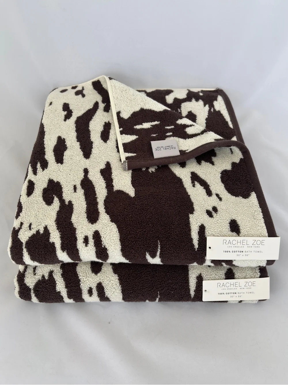 NWT Rachel Zoe Set of 2 Bath Towels Brown and Cream Cowhide Animal Print Cow